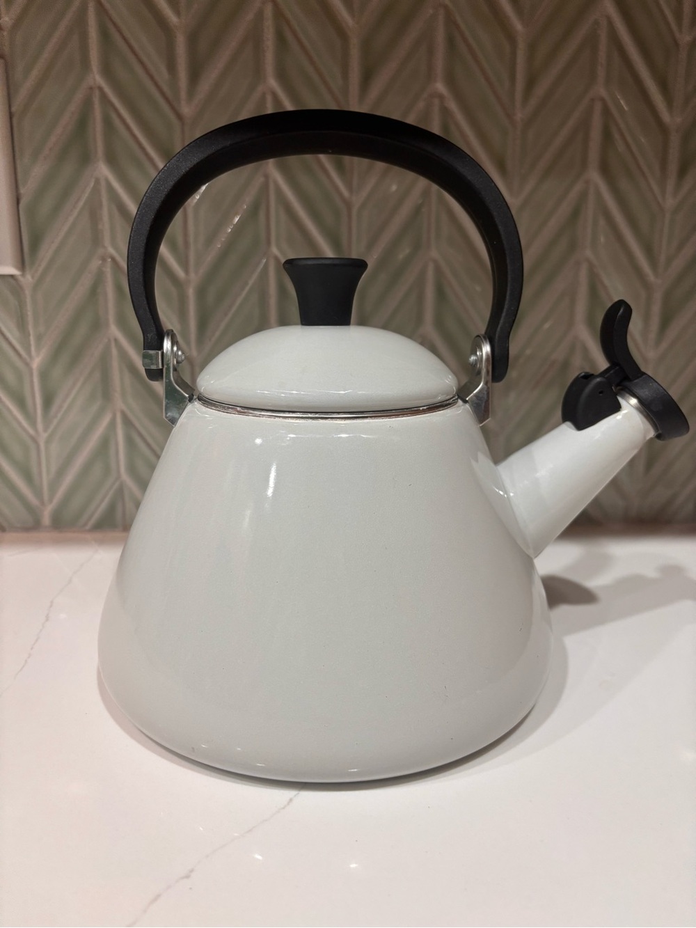 Le Creuset Kone Kettle Tea Pot 1.6L 1.7Qt Steam Vapeur Mist Enamel Steel Gray